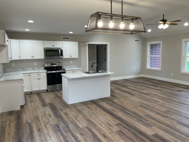 Foto del edificio - 3 Bed 2 Bath House in Elkton