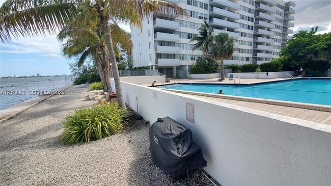 Building Photo - 7545 E Treasure Dr