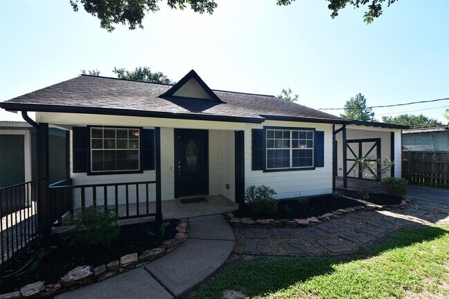 Building Photo - 30502 2nd St