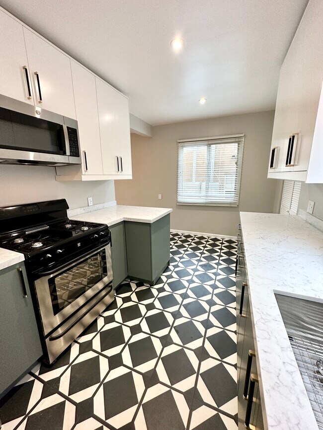 Building Photo - 5321 Dockweiler Pl