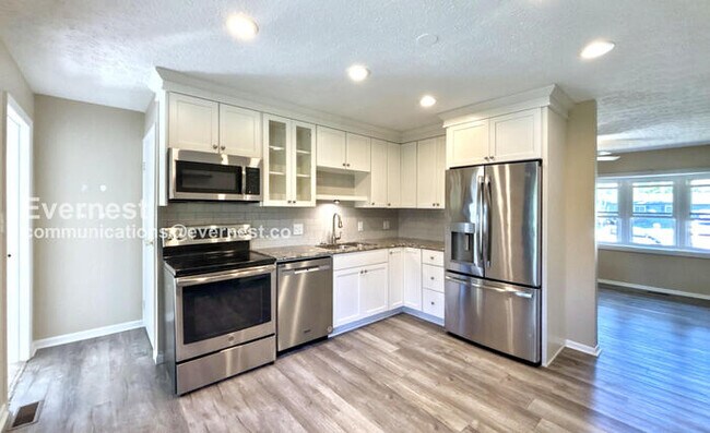 Foto del edificio - 4790 Beaucroft Ct