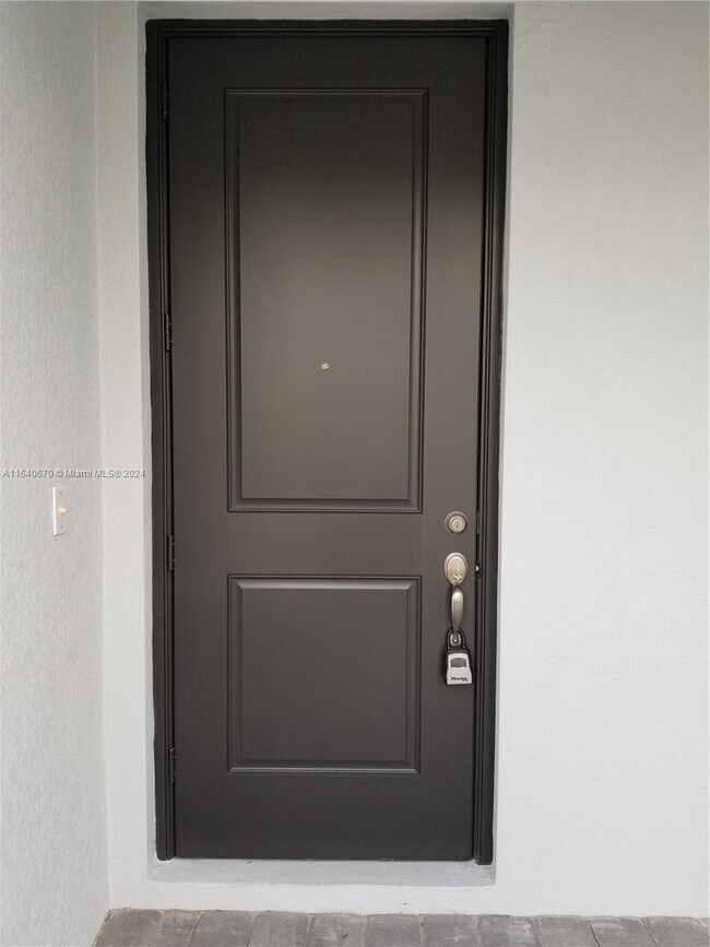 Foto del edificio - 2410 SE Viscaria Pl
