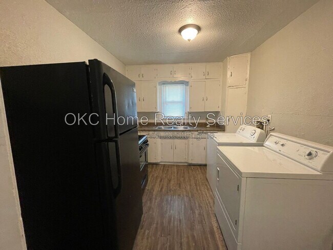 Foto del edificio - 3509 S Blackwelder Ave