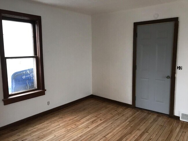 Dining Room - 202 W Mill St