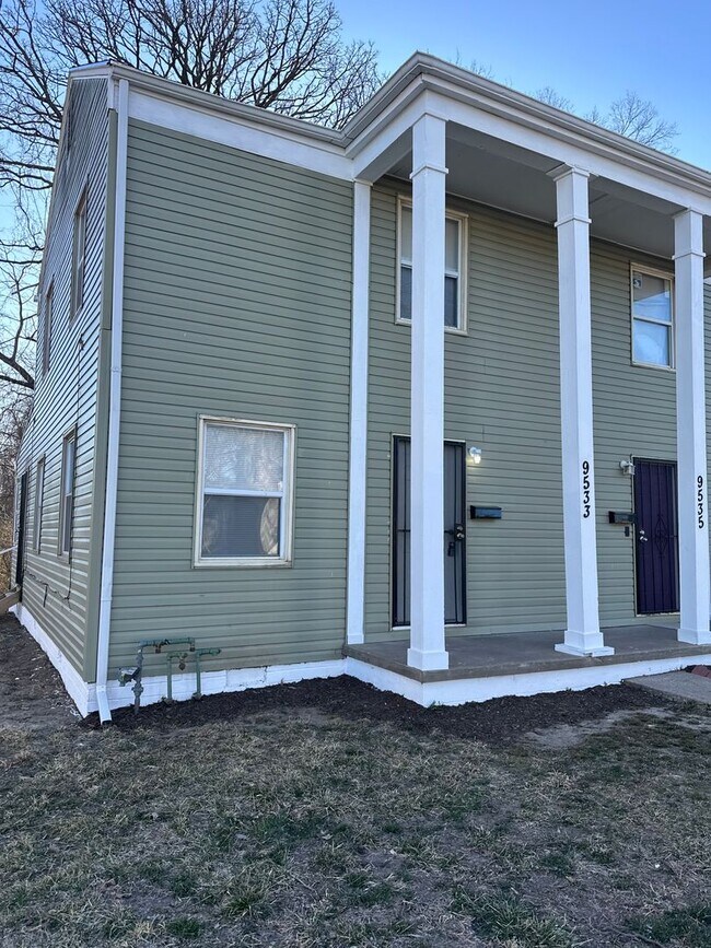 Foto del edificio - Two Story 3BED/2BATH Duplex *** Center Dis...