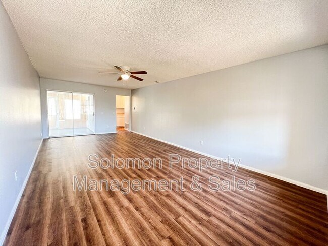 Foto del edificio - 4748 Sunny Hills Rd