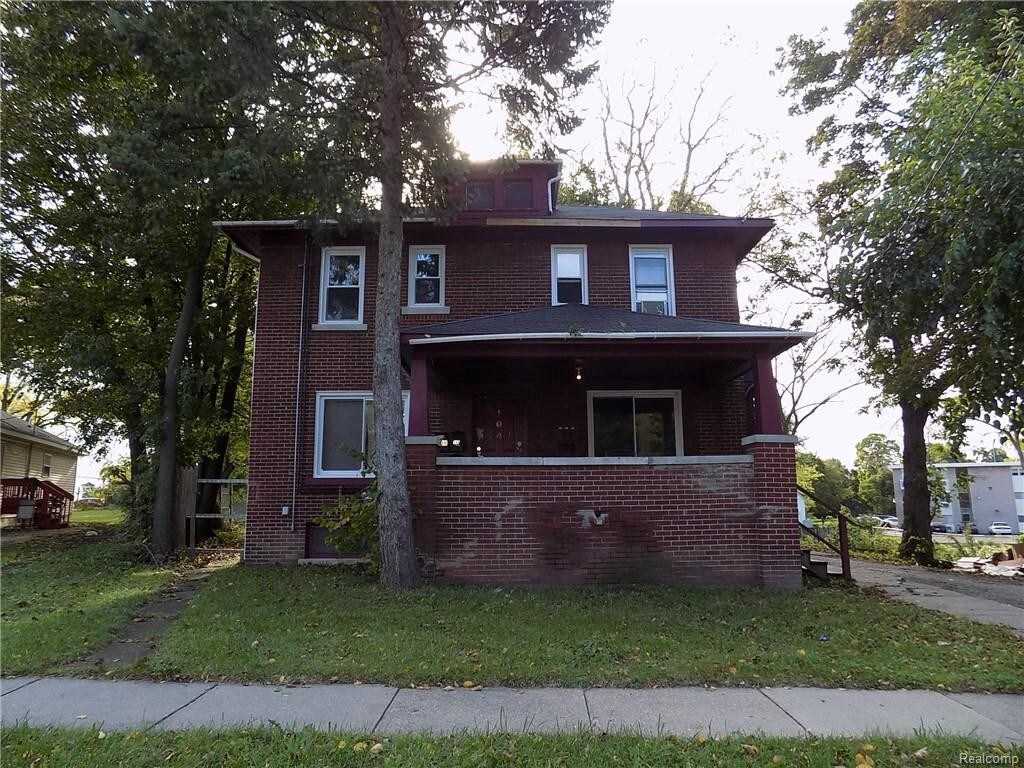 Primary Photo - 104 Henderson St