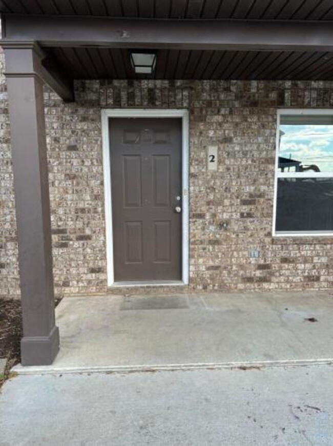 Building Photo - Bellvue Drive 14 (4 units)