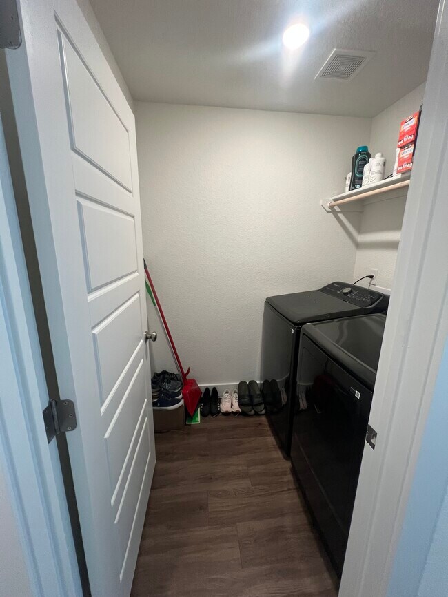 Foto del edificio - 258 Fawn Ridge Dr