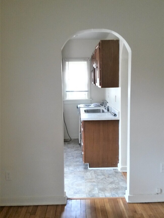 Foto del edificio - 3702 Hillcrest Dr
