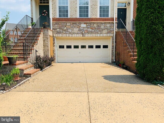 Foto del edificio - 21948 Windy Oaks Square