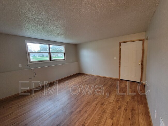 Building Photo - 1350 Meadow Ln