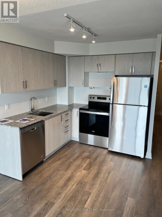 Building Photo - 20-2420 Meadowglen Pl