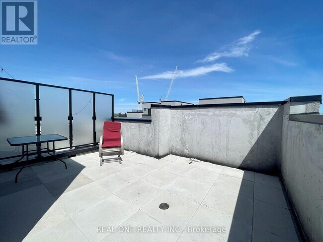 Photo du bâtiment - 851 Sheppard Ave W
