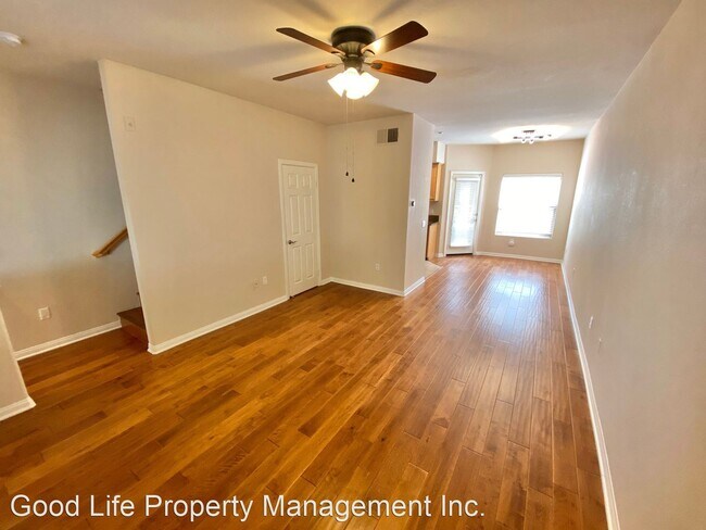 Building Photo - 2 br, 2.5 bath House - 3938 Iowa St