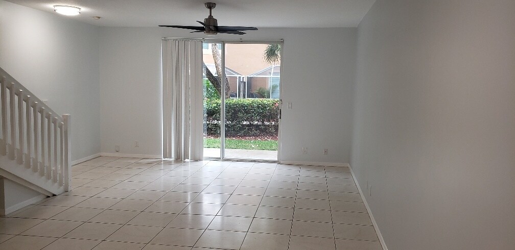 Living Area - 1540 Barcelona Way
