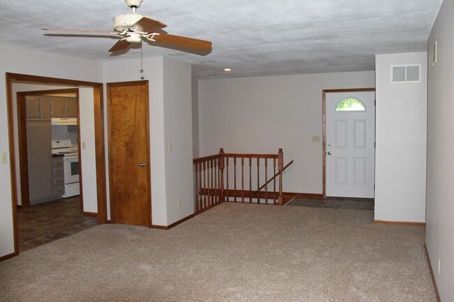 Building Photo - 18 Collins Dr