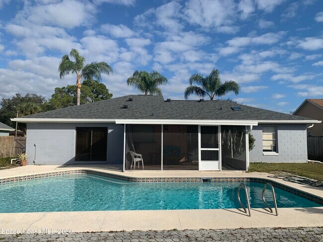 Foto del edificio - 662 Castaways St NE