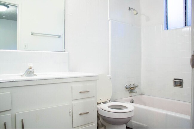 Foto del edificio - 423 W 21st St