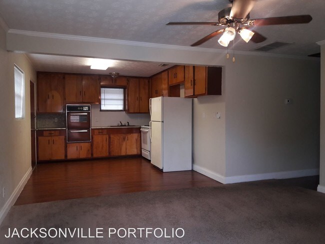 Foto del edificio - 3 br, 1 bath House - 5638 Akra Ave