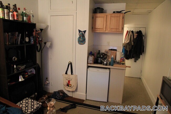 Foto del edificio - 272 Newbury St