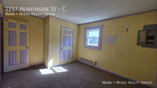 Building Photo - 1217 Hearthside St