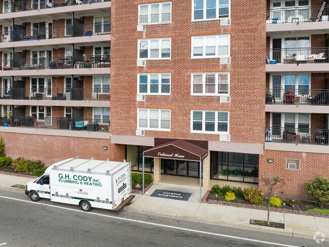 Entrance Photo - Oakwood Apartment Corp.
