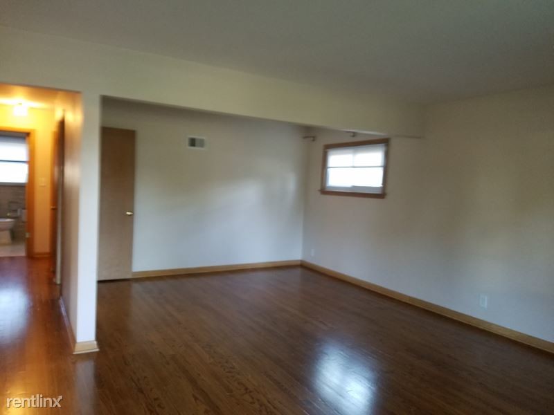 Foto principal - 10129 W Cleveland Ave