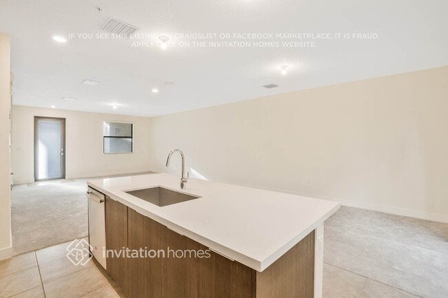 Foto del edificio - 10449 NW 82nd St