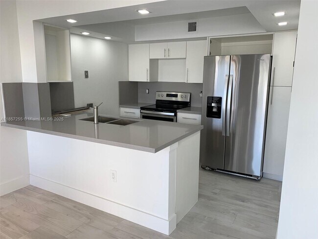 Building Photo - 6825 SW 45th Ln