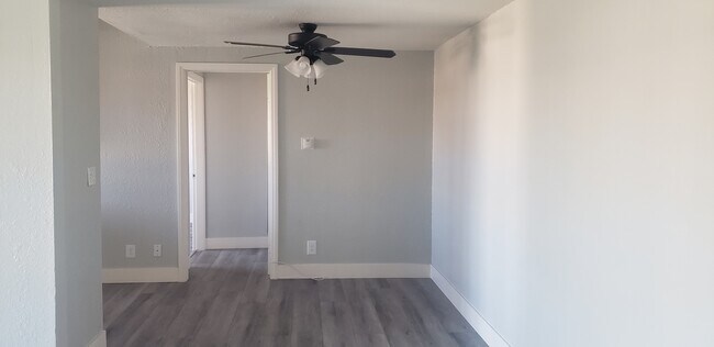 Dining room - 12901 S Vermont Ave