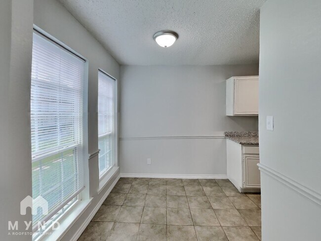 Building Photo - 720 Burlington Ave