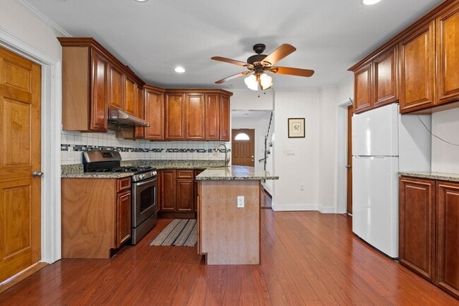 Foto del edificio - 42 Alden Pl