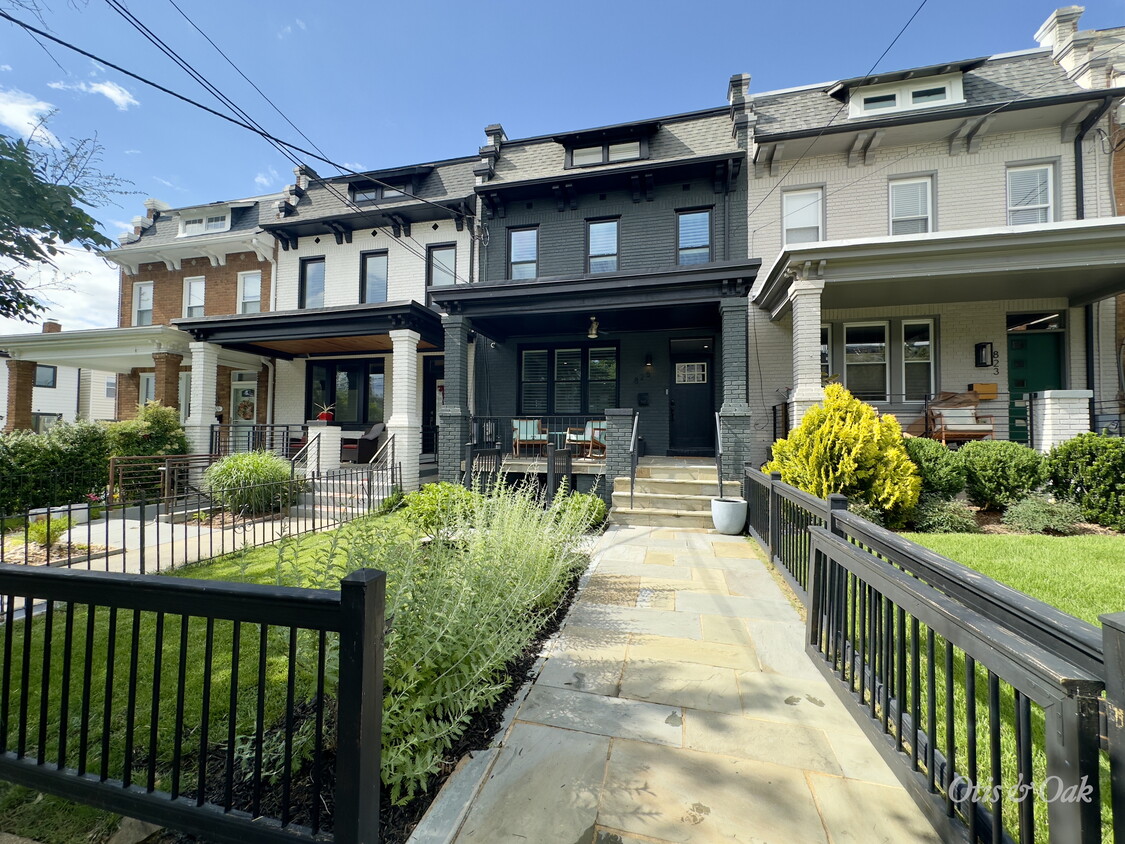 Foto principal - 825 Emerson St NW