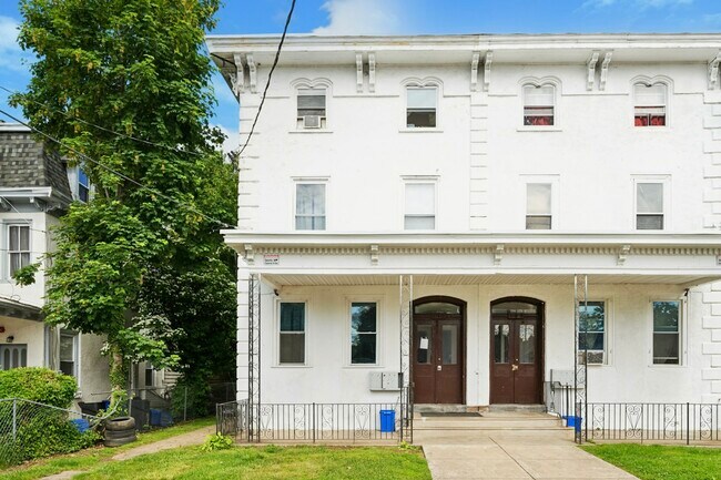 Foto del edificio - 109 W Queen Ln