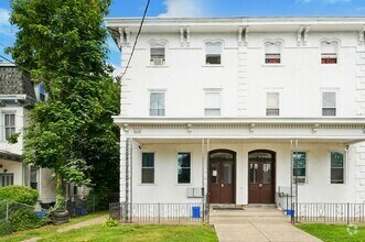 Building Photo - 109 W Queen Ln