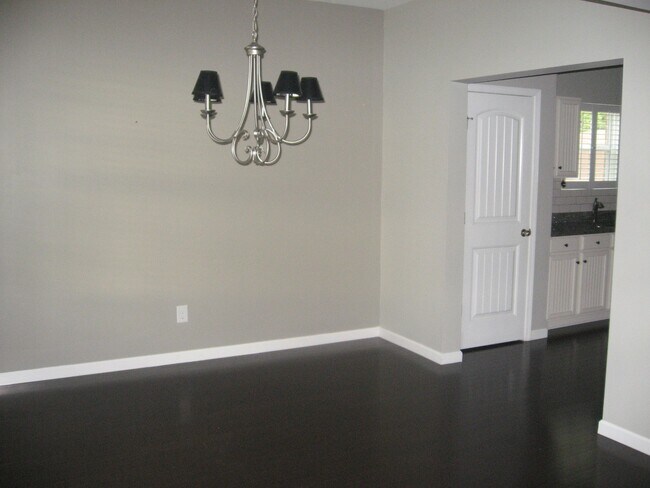 Building Photo - 1066 Oakhall Dr