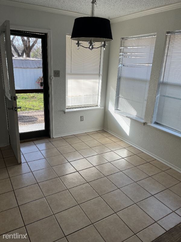 Building Photo - 2 br, 1.5 bath House - 418 N Elm St Side B...