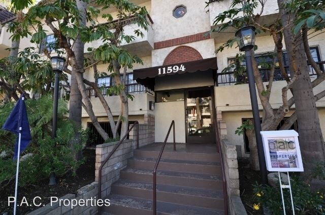 Foto principal - 11594 Moorpark St
