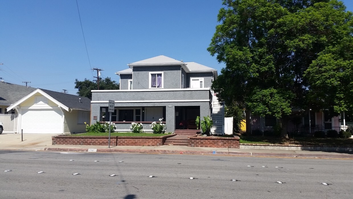 Primary Photo - 1294 N Park Ave