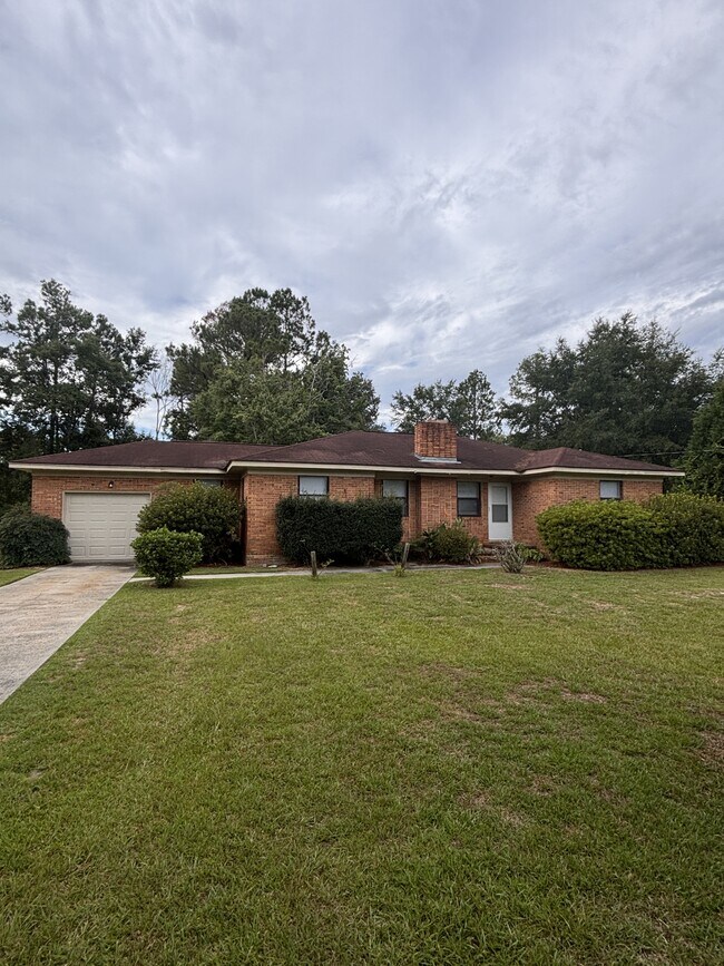 Building Photo - 210 N Edgewood Dr
