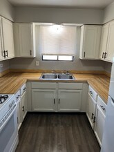 Building Photo - 7718 Wildwood Ct