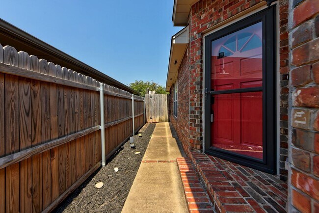 Foto del edificio - Charming 2 Bedroom / 2 Bathroom Home with Loft!