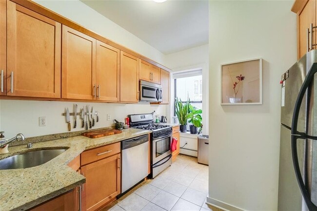 Kitchen - 420 Bloomfield St