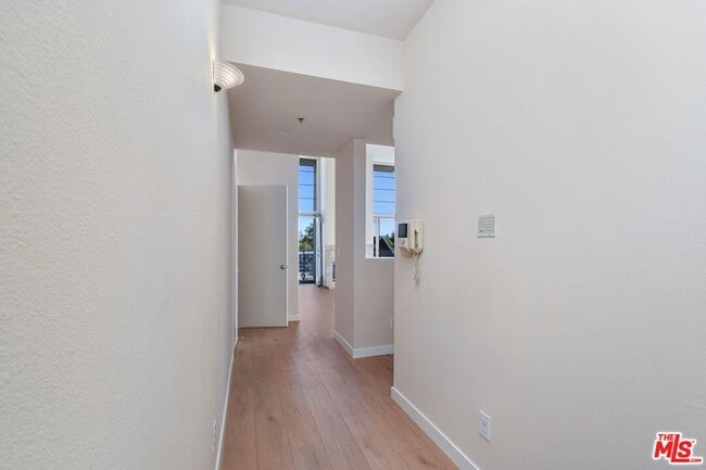 Foto del edificio - 5350 White Oak Ave