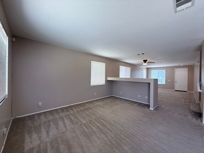 Foto del edificio - Palmdale 4 Bedroom + 3 Bath