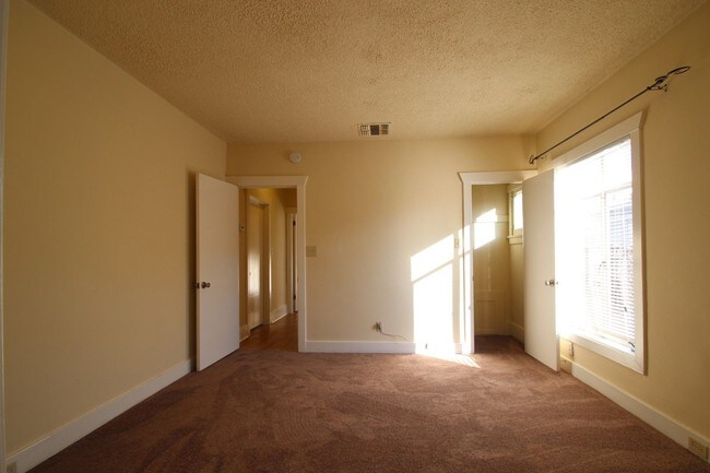 Building Photo - 1416 Benito Ave