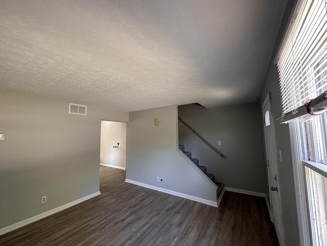 Building Photo - 105 Alice Dr