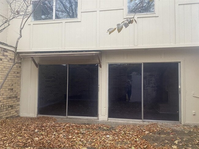 Foto del edificio - 501 Towne House Ln
