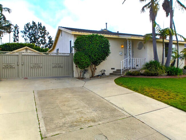 Building Photo - 8845 Glider Ave